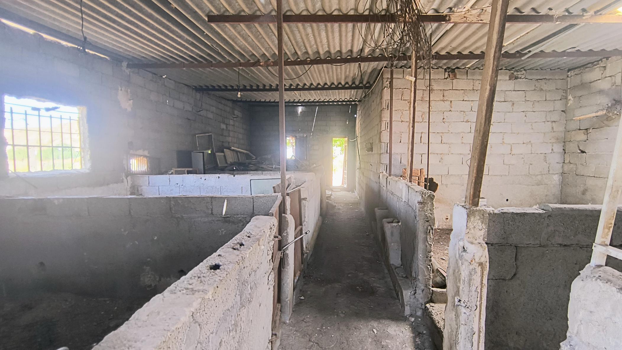 M2113 Cortijo for reform on the outskirts of Turre
