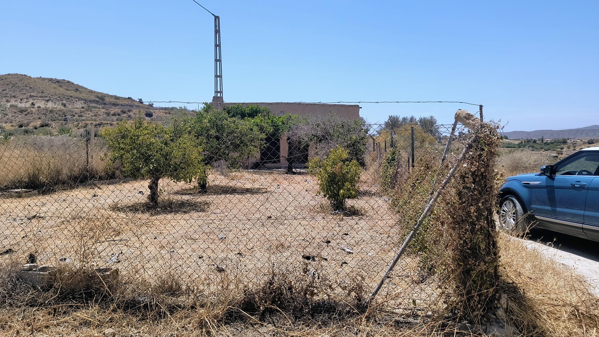 M2113 Cortijo for reform on the outskirts of Turre