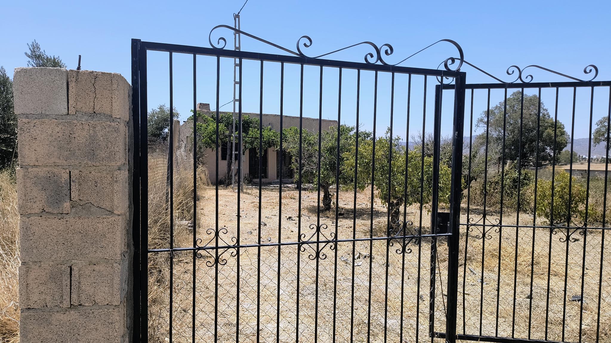 M2113 Cortijo for reform on the outskirts of Turre