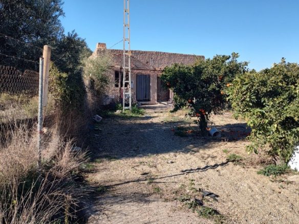 M2113 Cortijo for reform on the outskirts of Turre