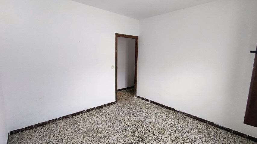 853