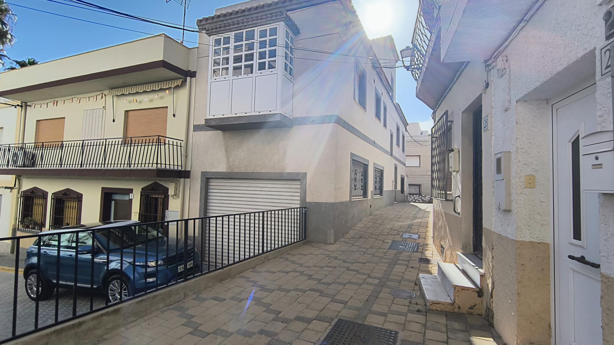 m2199-Townhouse is the centre of Turre with huge garage.