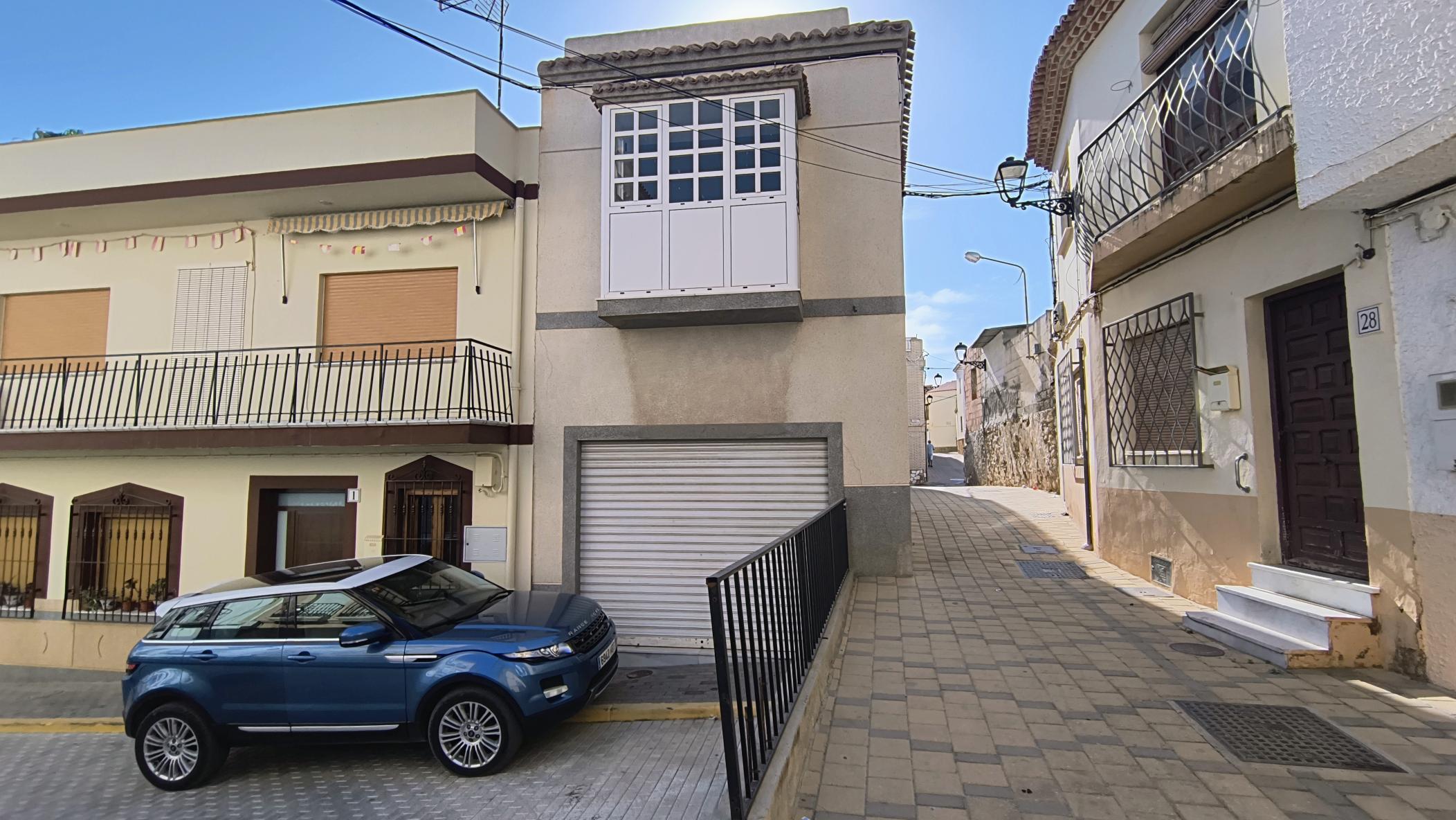 m2199-Townhouse is the centre of Turre with huge garage.
