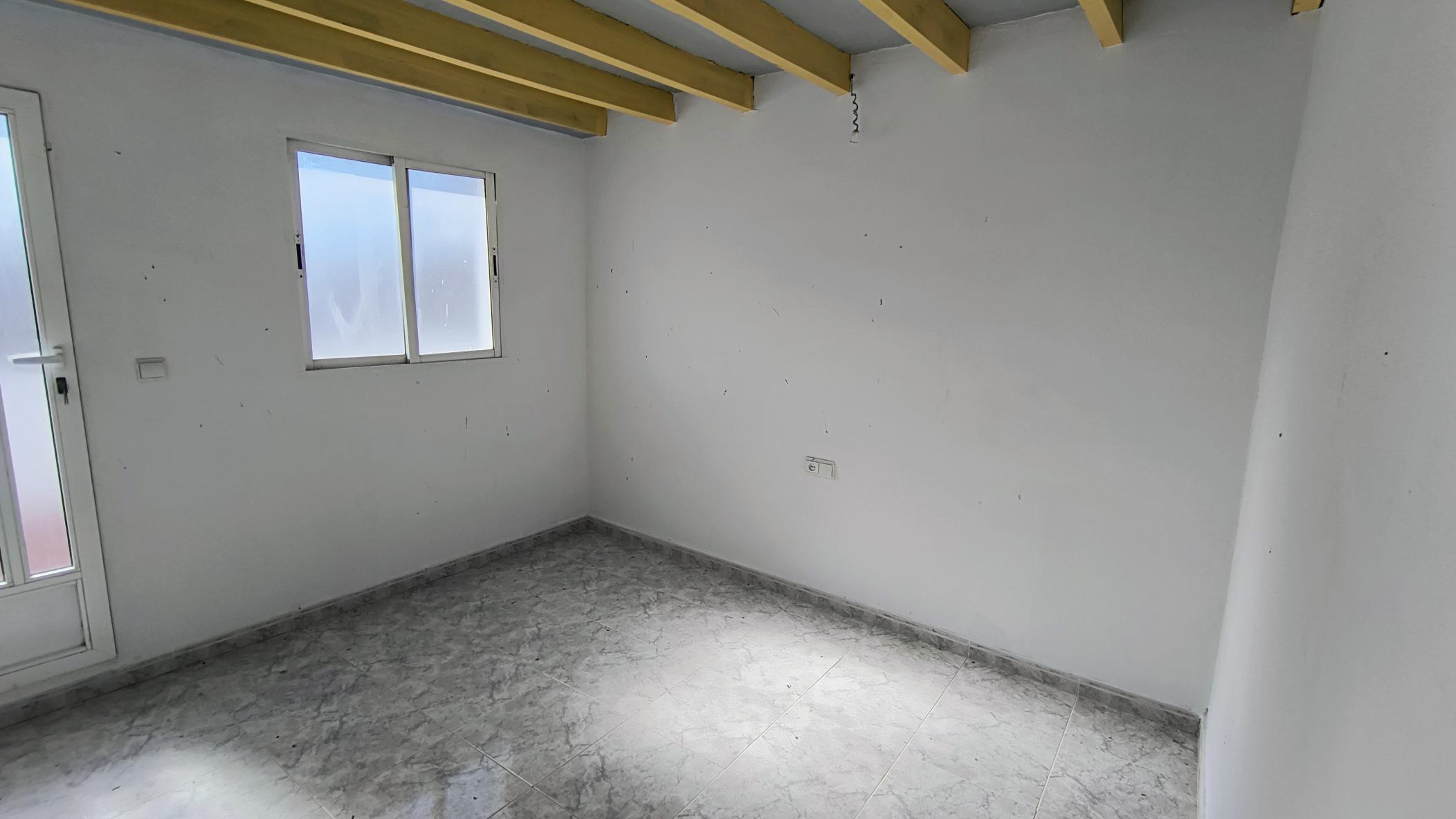 m2199-Townhouse is the centre of Turre with huge garage.