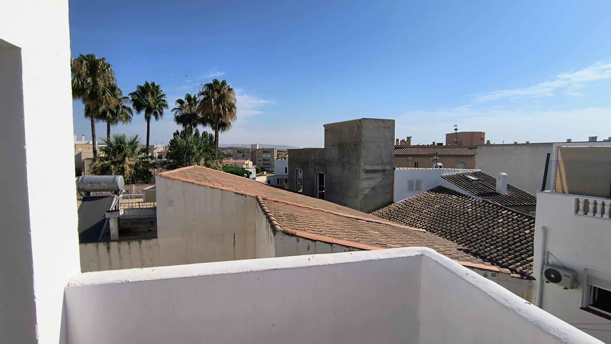 m2199-Townhouse is the centre of Turre with huge garage.