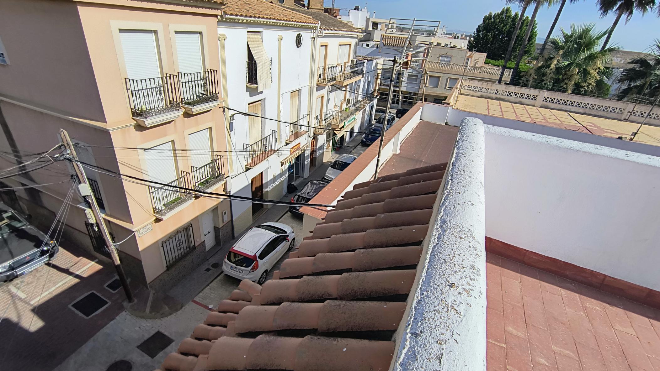 m2199-Townhouse is the centre of Turre with huge garage.