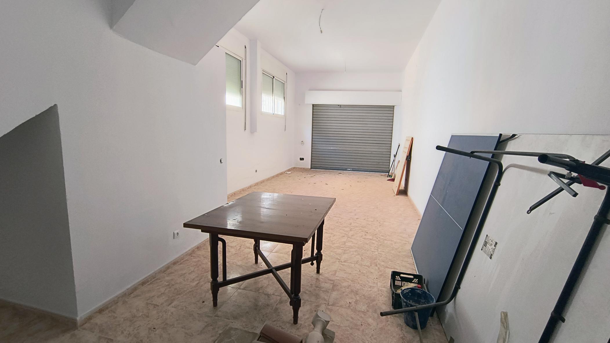 m2199-Townhouse is the centre of Turre with huge garage.