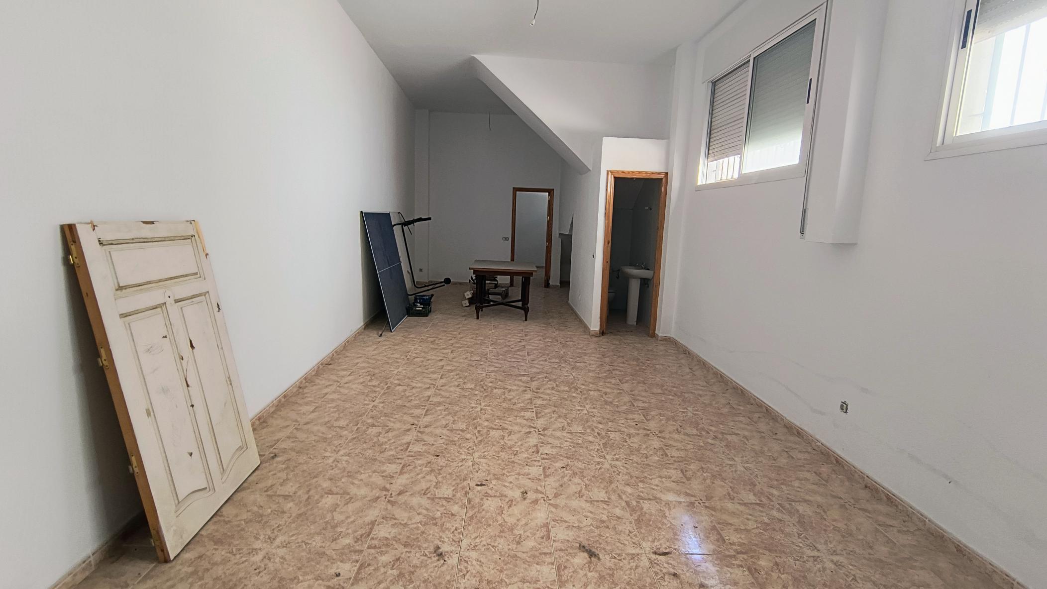 m2199-Townhouse is the centre of Turre with huge garage.