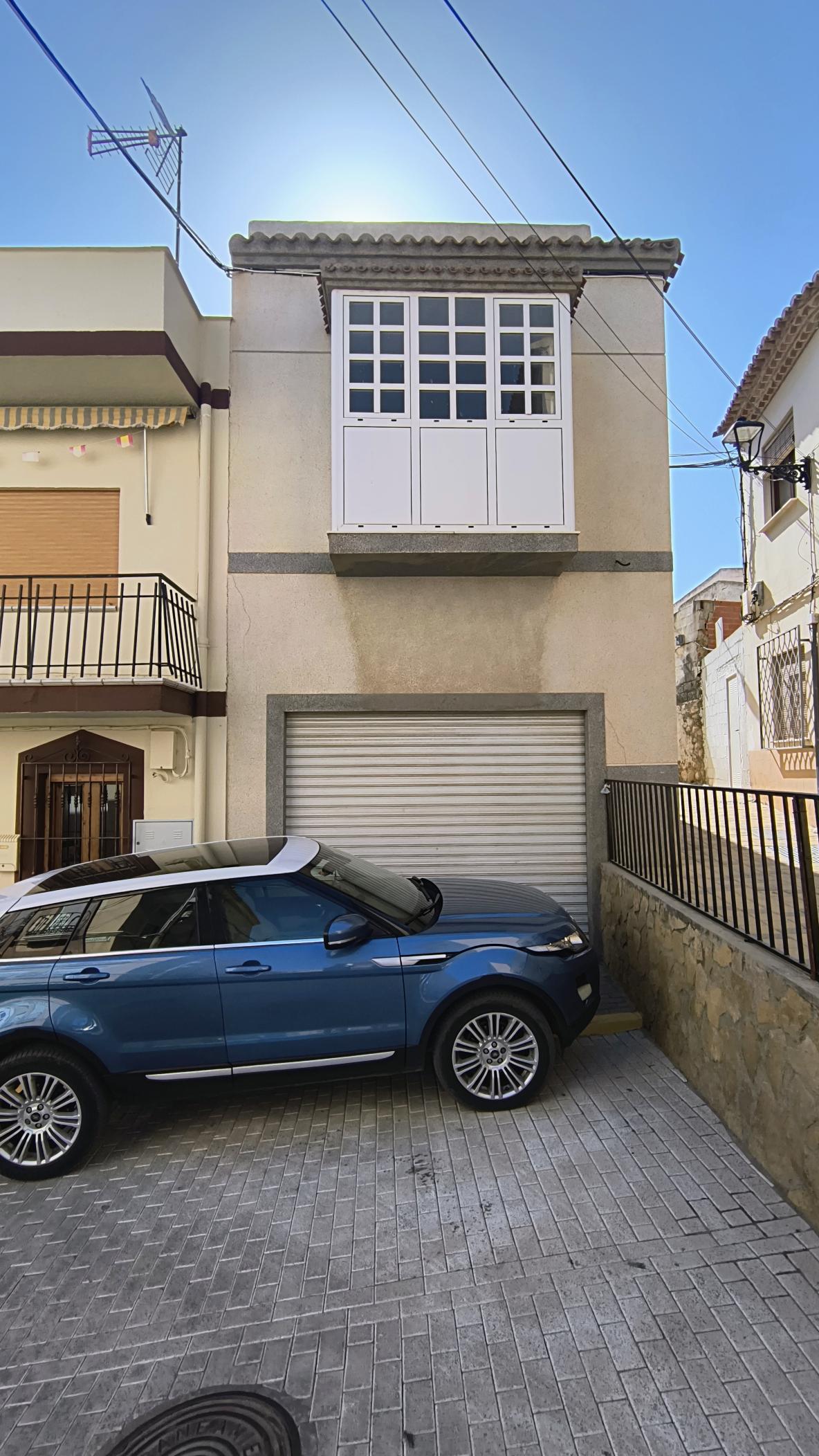 m2199-Townhouse is the centre of Turre with huge garage.